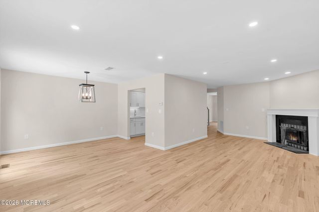 14 Mayfair Court, Little Silver, NJ 07739