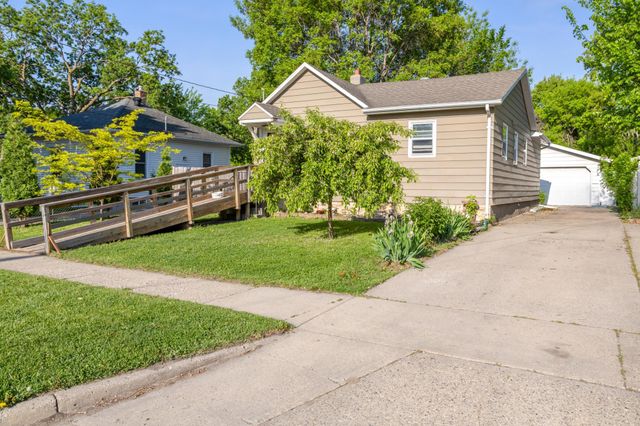 405 14th Street N, Moorhead, MN 56560