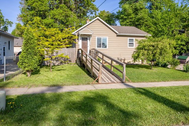 405 14th Street N, Moorhead, MN 56560