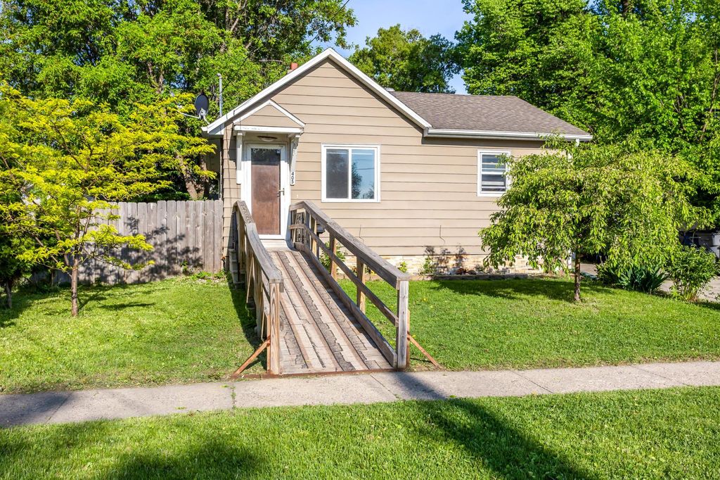 405 14th Street N, Moorhead, MN 56560