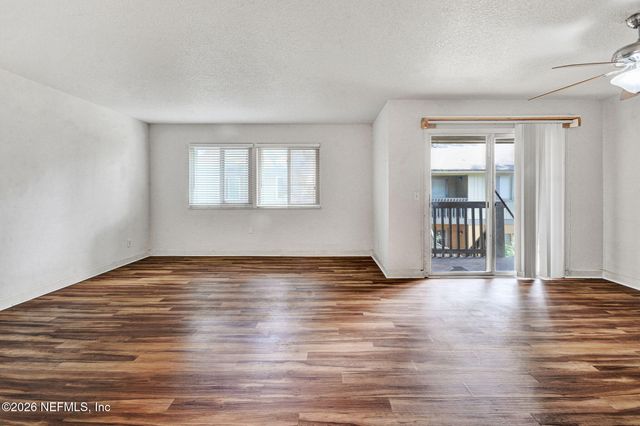 1800 PARK Avenue 232, Orange Park, FL 32073