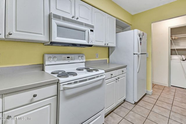 1800 PARK Avenue 232, Orange Park, FL 32073