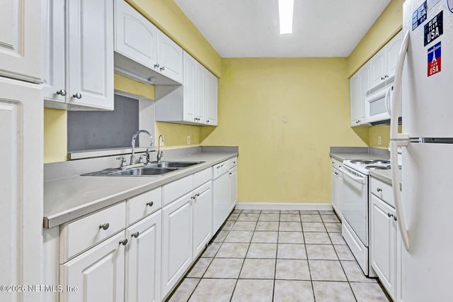 1800 PARK Avenue 232, Orange Park, FL 32073