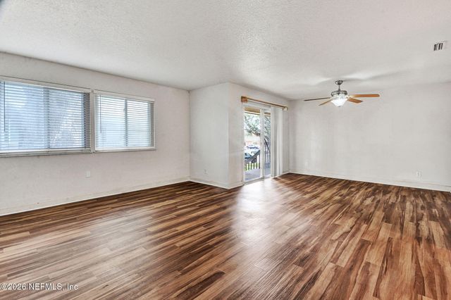 1800 PARK Avenue 232, Orange Park, FL 32073