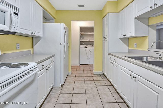 1800 PARK Avenue 232, Orange Park, FL 32073