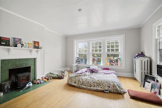 1815 N Oakland AVENUE, Milwaukee, WI 53202