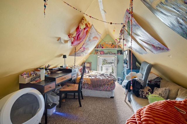 1815 N Oakland AVENUE, Milwaukee, WI 53202