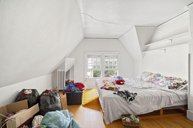 1815 N Oakland AVENUE, Milwaukee, WI 53202