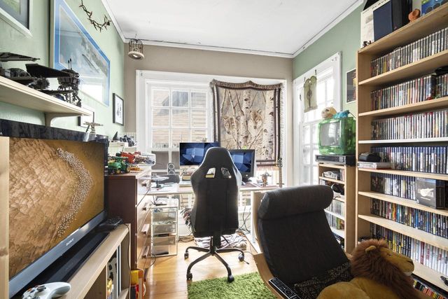 1815 N Oakland AVENUE, Milwaukee, WI 53202