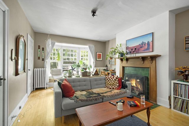 1815 N Oakland AVENUE, Milwaukee, WI 53202