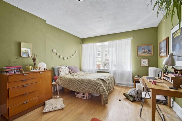 1815 N Oakland AVENUE, Milwaukee, WI 53202