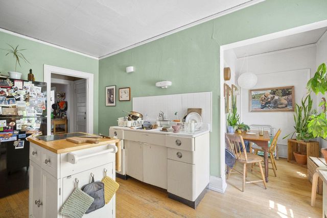 1815 N Oakland AVENUE, Milwaukee, WI 53202