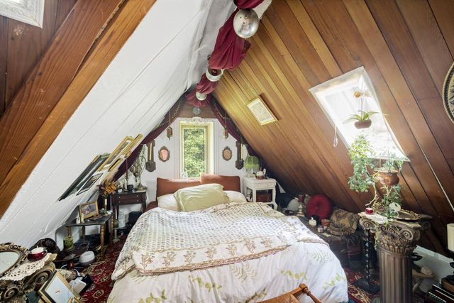 1815 N Oakland AVENUE, Milwaukee, WI 53202