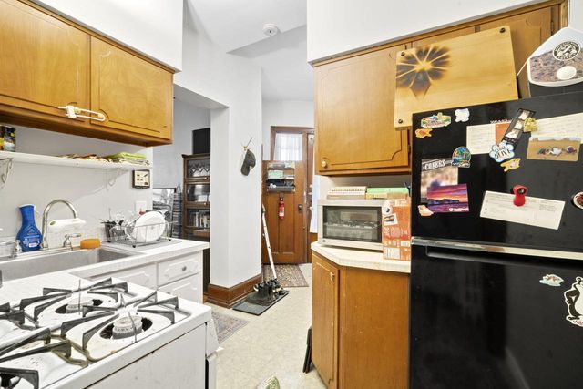 1815 N Oakland AVENUE, Milwaukee, WI 53202