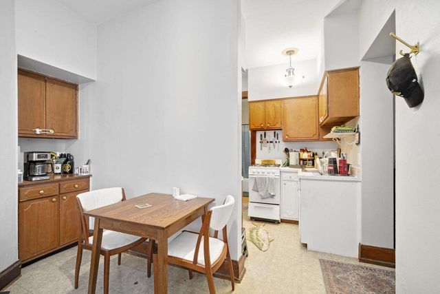 1815 N Oakland AVENUE, Milwaukee, WI 53202