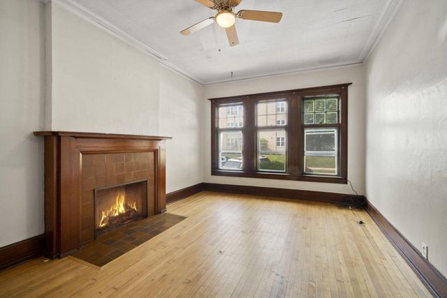 1815 N Oakland AVENUE, Milwaukee, WI 53202