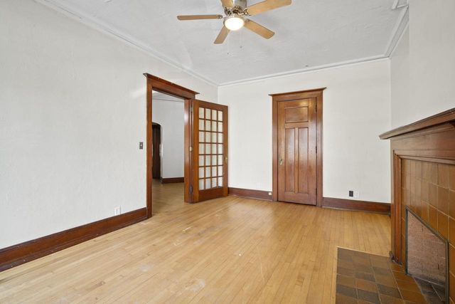 1815 N Oakland AVENUE, Milwaukee, WI 53202