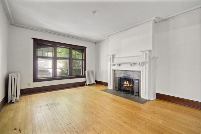 1815 N Oakland AVENUE, Milwaukee, WI 53202