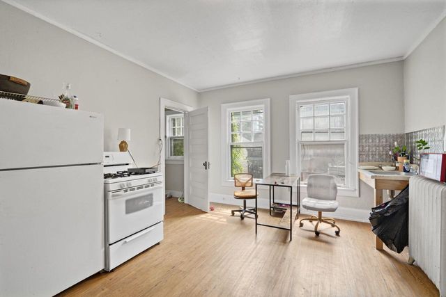 1815 N Oakland AVENUE, Milwaukee, WI 53202