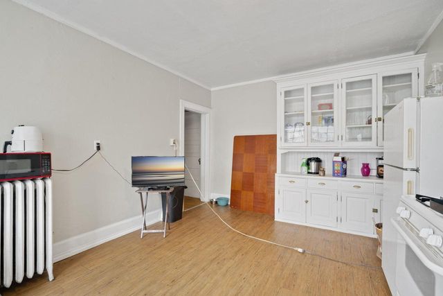 1815 N Oakland AVENUE, Milwaukee, WI 53202