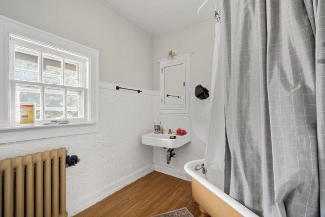 1815 N Oakland AVENUE, Milwaukee, WI 53202