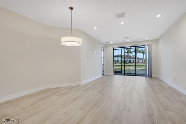 7540 Carnegie WAY, Naples, FL 34119