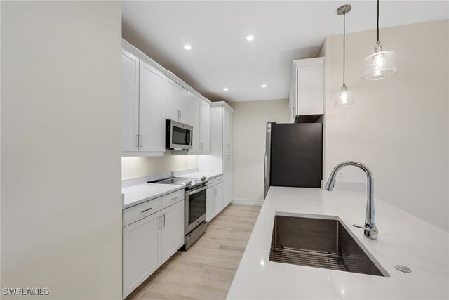 7540 Carnegie WAY, Naples, FL 34119