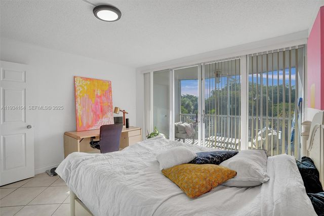 1780 NE 191st St 304-2, Miami, FL 33179