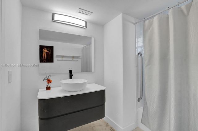 1780 NE 191st St 304-2, Miami, FL 33179