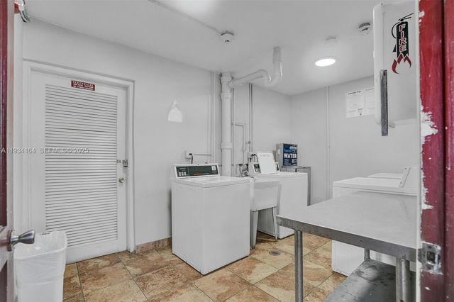 1780 NE 191st St 304-2, Miami, FL 33179