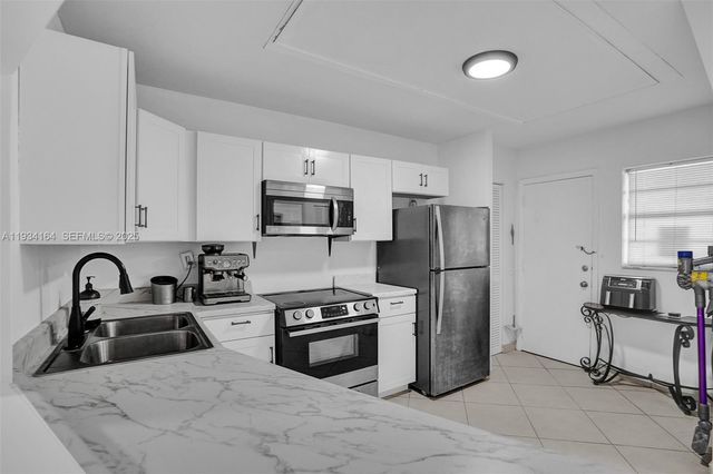 1780 NE 191st St 304-2, Miami, FL 33179