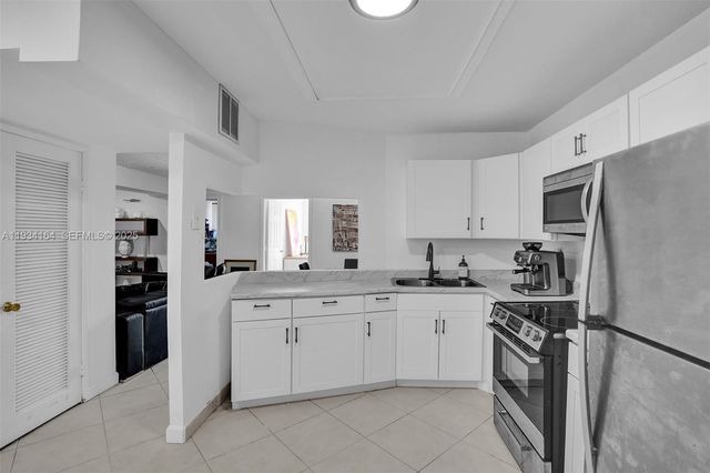 1780 NE 191st St 304-2, Miami, FL 33179