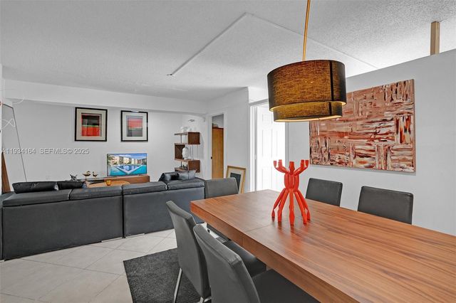 1780 NE 191st St 304-2, Miami, FL 33179