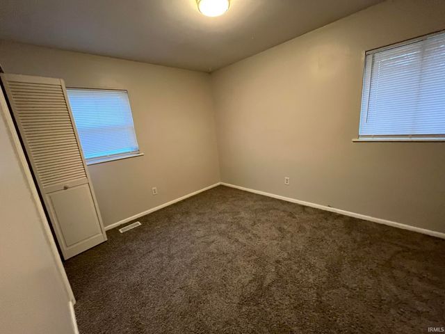 1333 Southlea Drive, South Bend, IN 46628