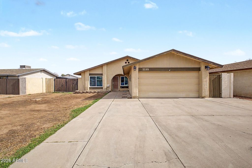 2235 W EL MORO Avenue, Mesa, AZ 85202 — exterior