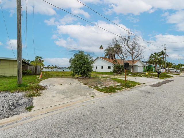 813 BAY POINT DRIVE, Madeira Beach, FL 33708