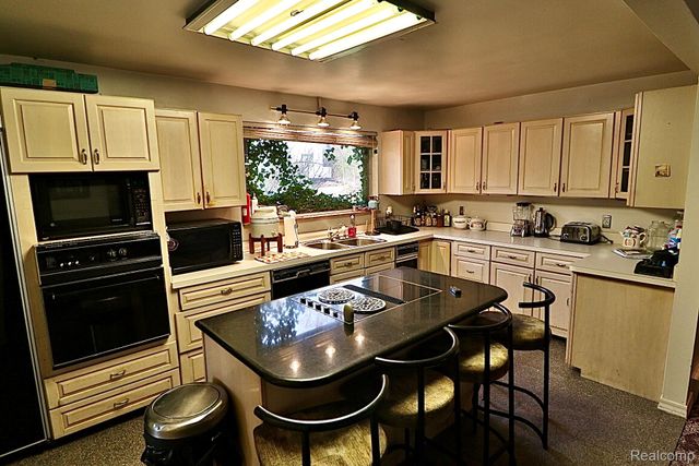 29200 Wildbrook Drive, Southfield, MI 48034