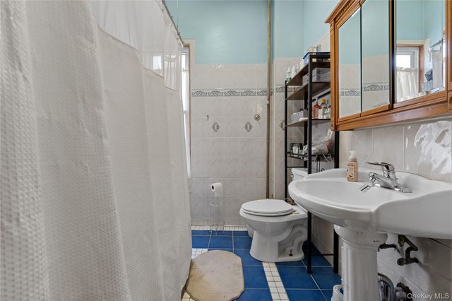 8745 114th Street, Richmond Hill, NY 11418