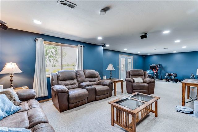 400 E La Mesa, Derby, KS 67037