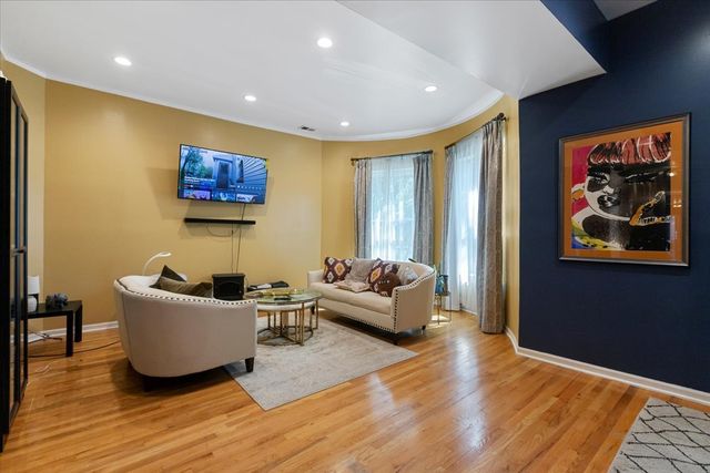 4404 S PRAIRIE Avenue 2N, Chicago, IL 60653