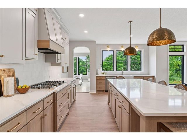 3634 Knightsbridge Trail N, Lake Elmo, MN 55042