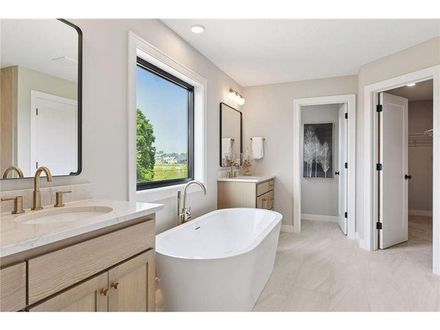 3634 Knightsbridge Trail N, Lake Elmo, MN 55042