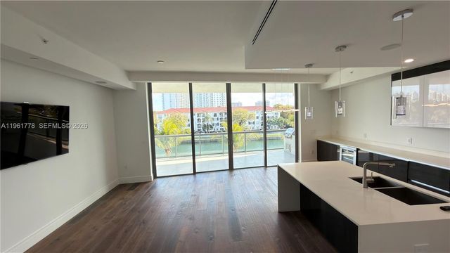 3250 NE 188th St 204, Aventura, FL 33180