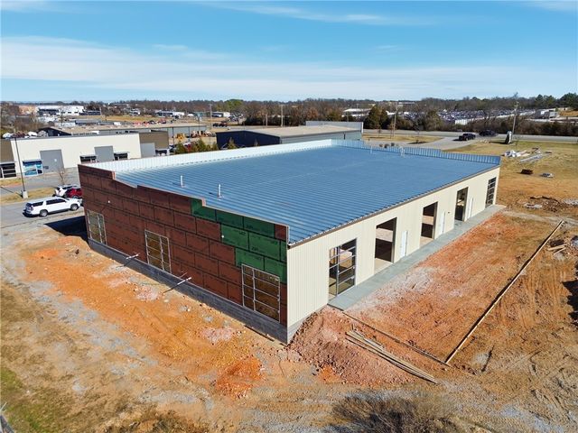 2420 S 8th Street Suite 3, Rogers, AR 72758