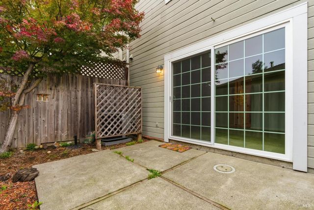 1452 Townview Dr, Santa Rosa, CA 95405