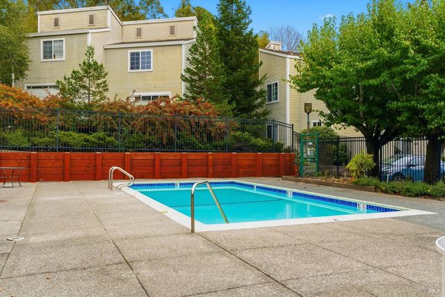 1452 Townview Dr, Santa Rosa, CA 95405