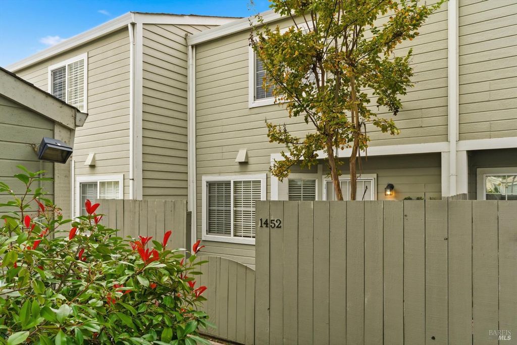 1452 Townview Dr, Santa Rosa, CA 95405