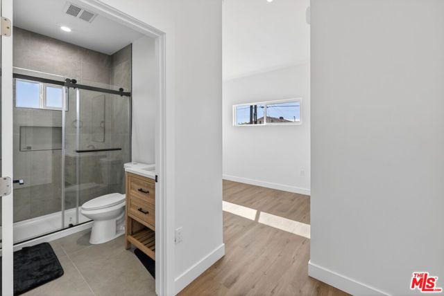 678 E 45th Street, Los Angeles, CA 90011
