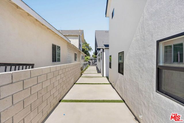 678 E 45th Street, Los Angeles, CA 90011