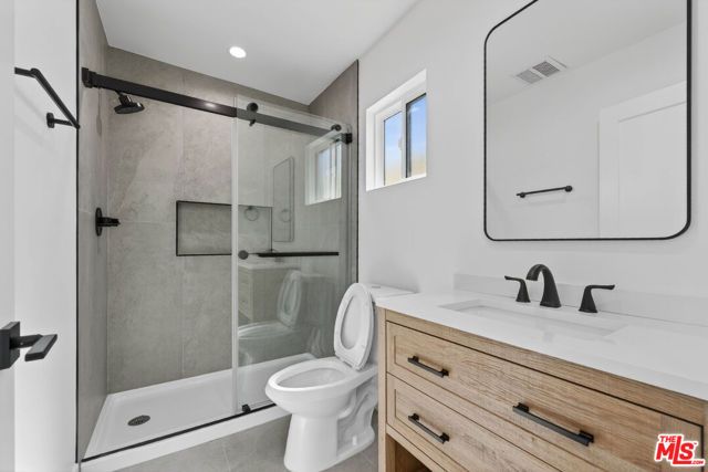 678 E 45th Street, Los Angeles, CA 90011